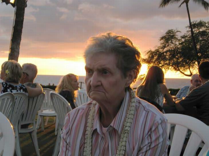 Fotos Que Reflejan Las Emociones Al Hacer Algo Por Primera Vez abuela en Hawai
