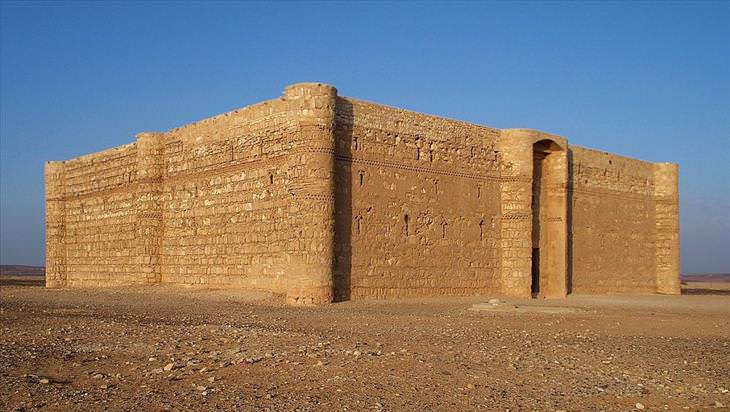 Los 10 Lugares Turísticos Más Fascinantes Castillos del desierto