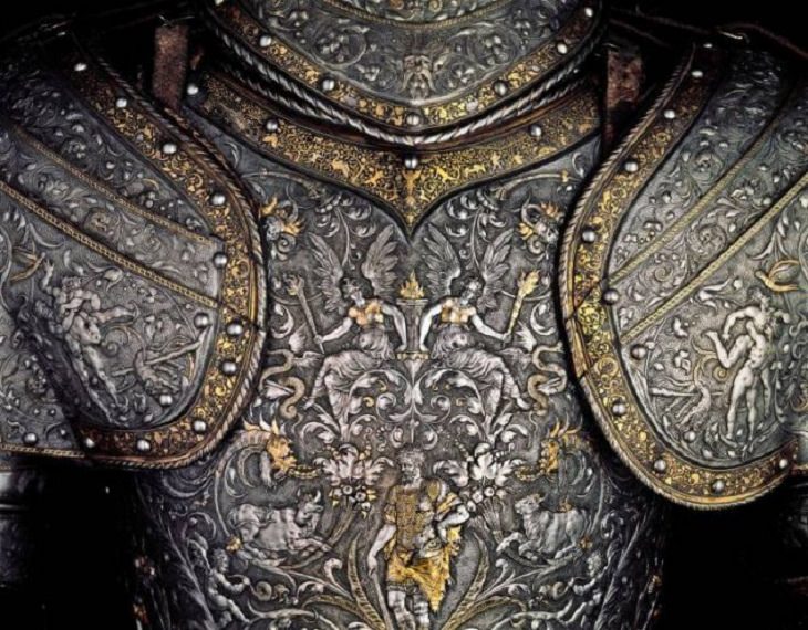 Una mirada de cerca de la intrincada artesanía en la armadura "Hércules" del emperador Maximiliano II de Austria
