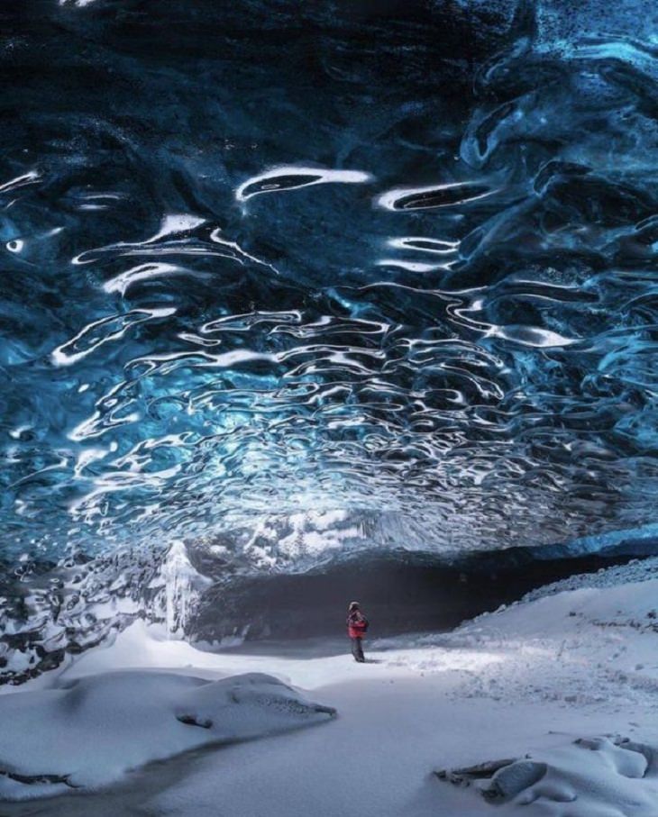 Así es como se sentiría estar dentro de un glaciar en Islandia.