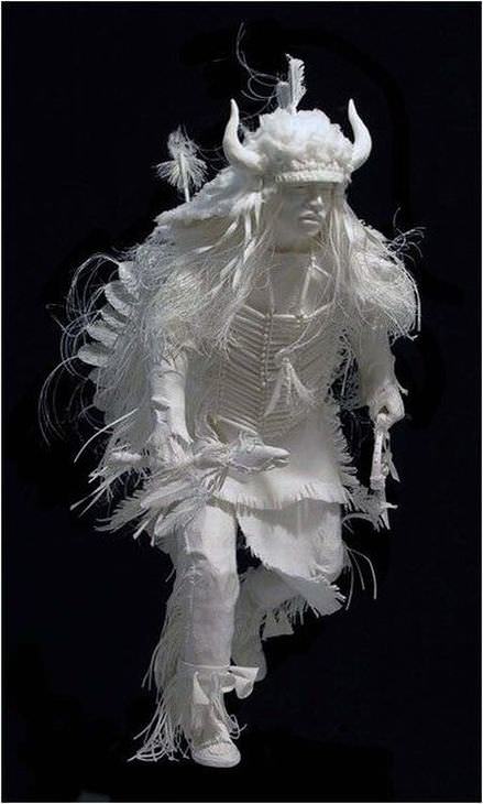 estatuas hechas de papel