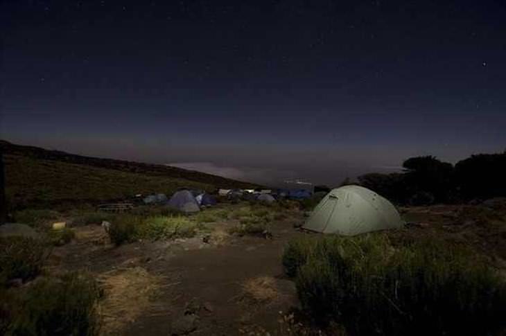 18 Fotos Acampando Bajo Las Estrellas  acampando en el parque nacional del Kilimanjaro, Tanzania