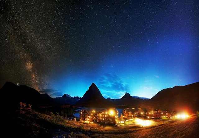 18 Fotos Acampando Bajo Las Estrellas Panorama nocturno en el Parque Nacional Glacier, Montana.