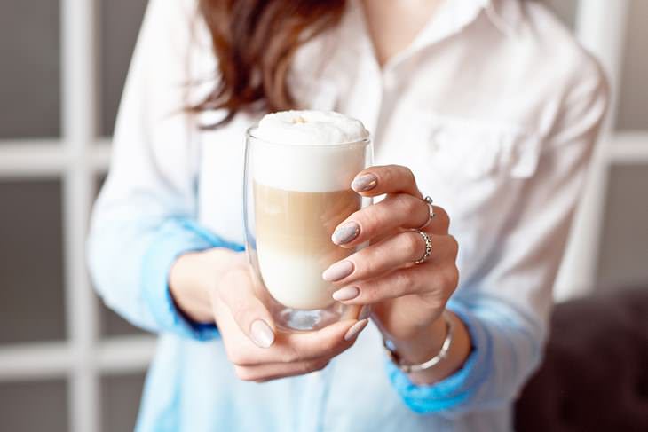  Las mejores leches vegetales para combinar con café (y otras bebidas calientes)