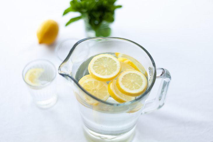 ¿Cuánta agua de limón es segura para beber?