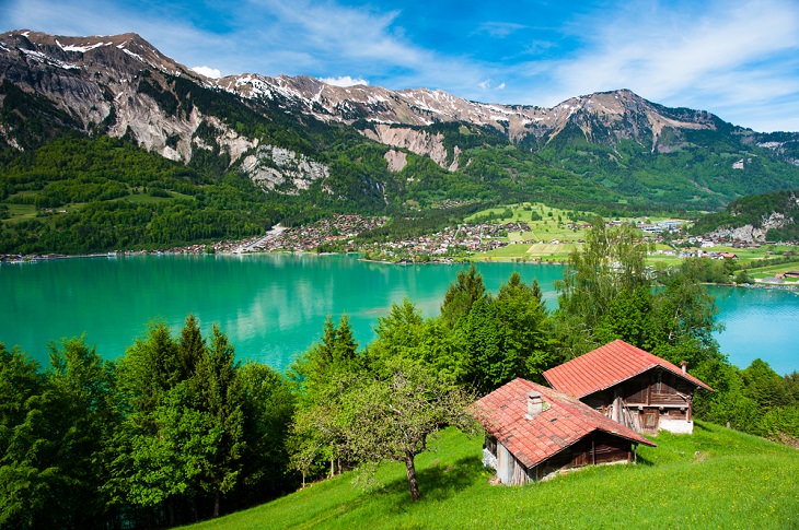 5. Suiza tiene 1.500 lagos
