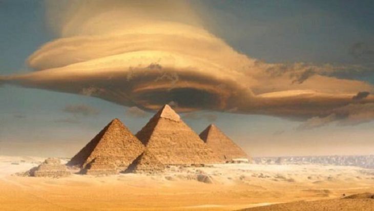 Fotos Belleza De La Naturaleza nubes lenticulares en pirámides