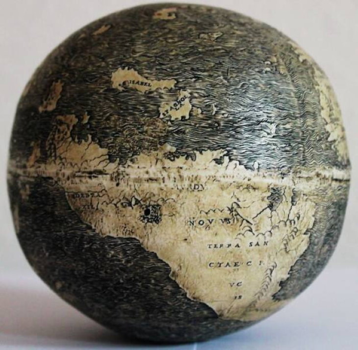 Objetos Antiguos El Globo Da Vinci es un globo de 1504 hecho de huevos de avestruz.