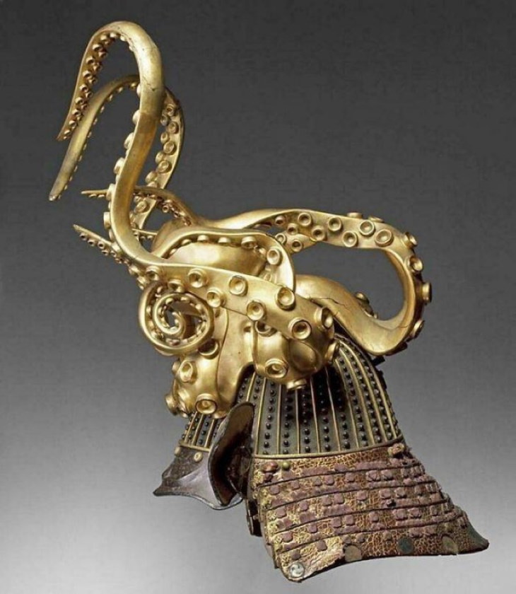 Objetos Antiguos Un casco de samurái japonés con forma de pulpo que data del siglo XVIII.