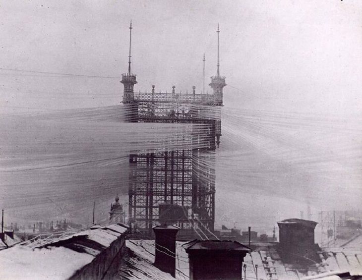  La torre de teléfonos de Estocolmo con aproximadamente 5.500 líneas telefónicas, 1890