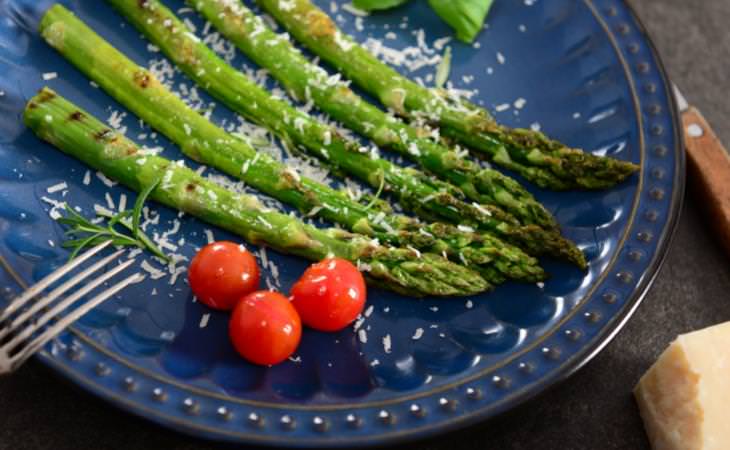 9 Verduras Que Son Más Saludables Cocinadas Espárragos