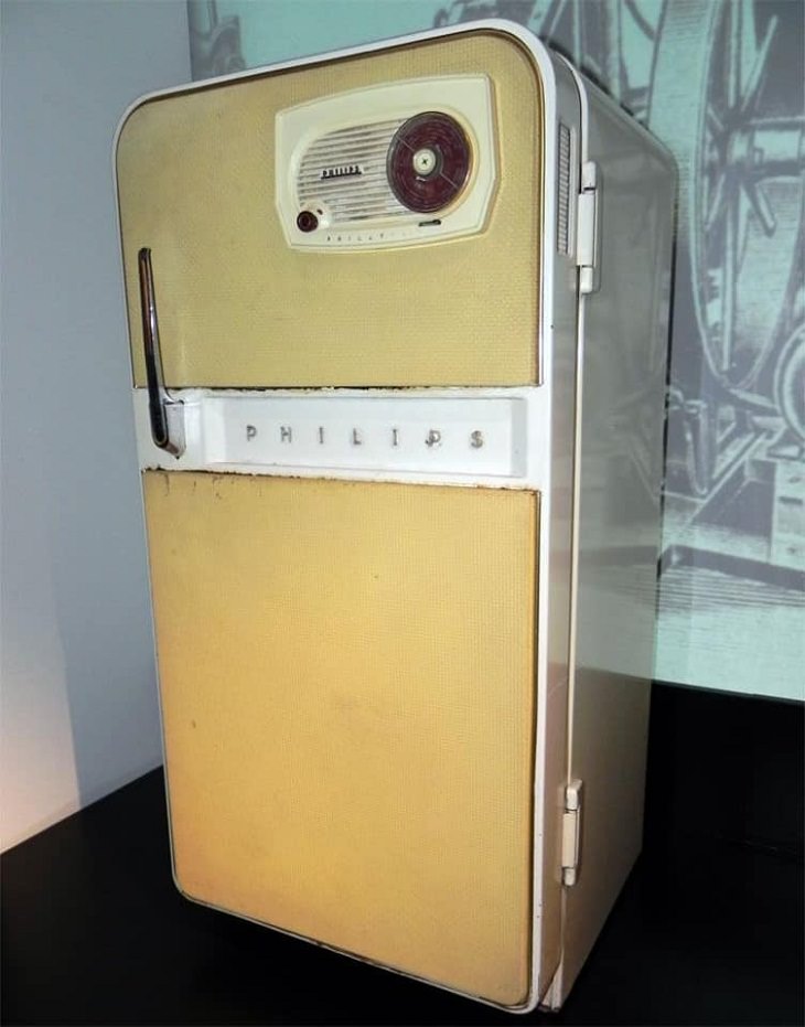 Fotos antiguas, nevera de Philips con radio