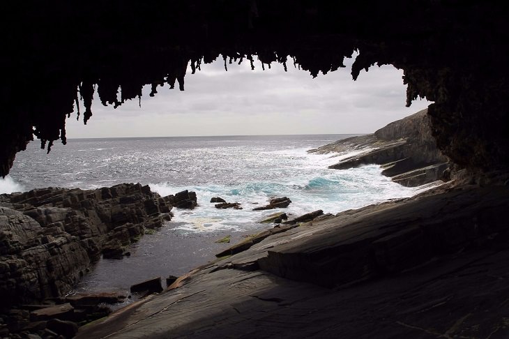 cuevas Marinas, Australia