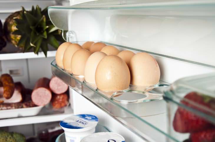 Huevos de nevera organizados 