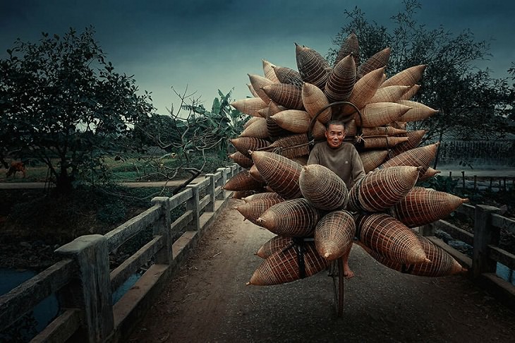 "Vendedor de canastas de bambú" de Ly Hoang Long