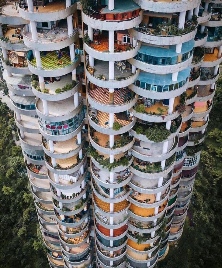 Edificios Extraños y Extravagantes Este edificio en Guizhou, China, tiene una estructura única