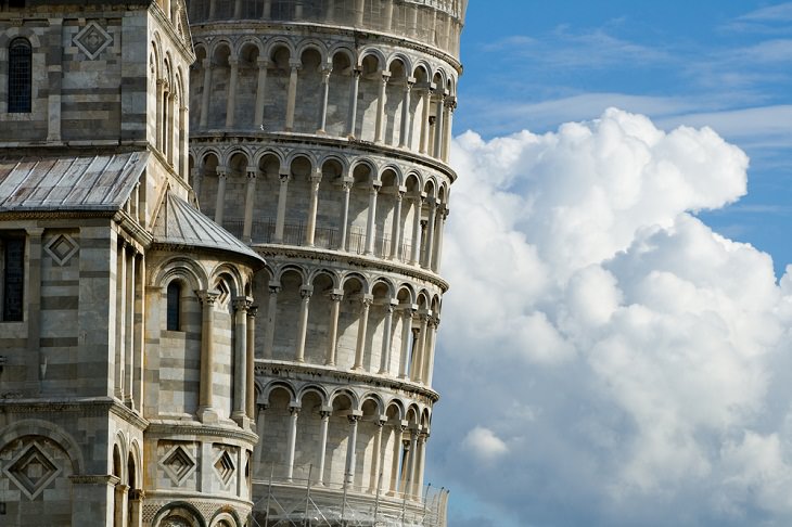 Datos Sobre La Torre De Pisa La torre fue construida con dinero saqueado