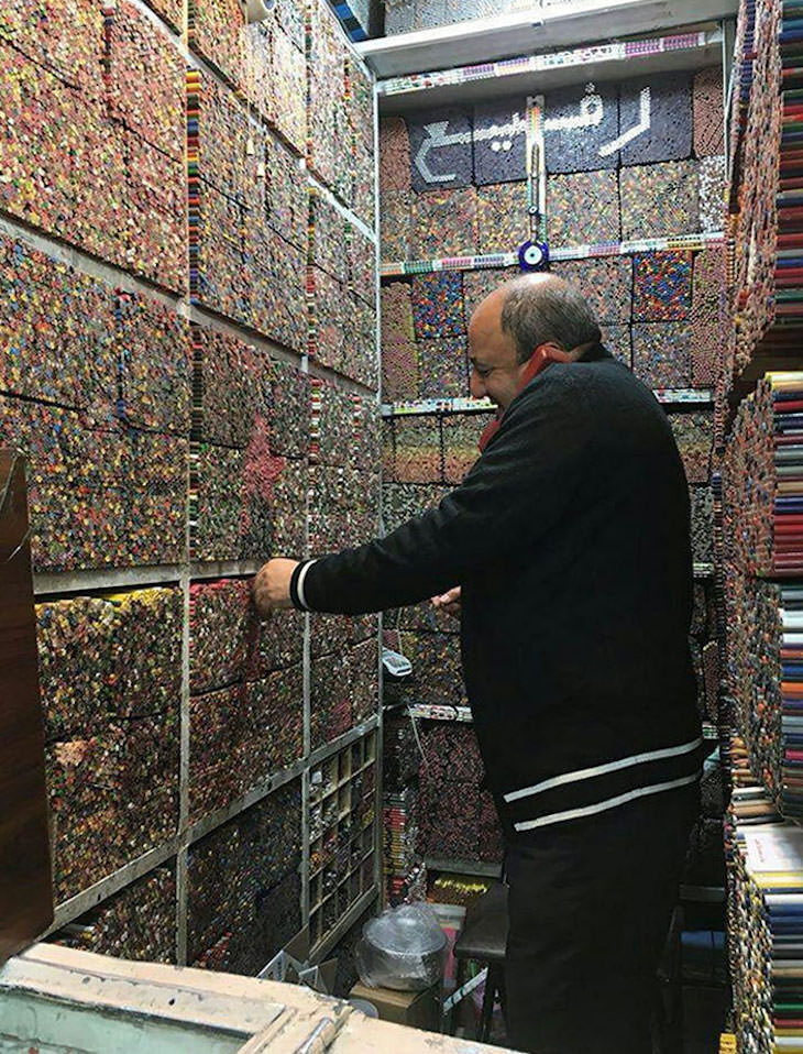 Una tienda de lápices en Teherán, Irán