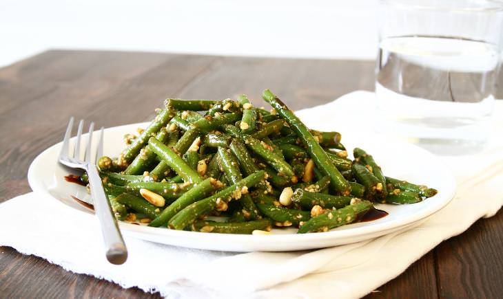 green beans and pine nuts side dish