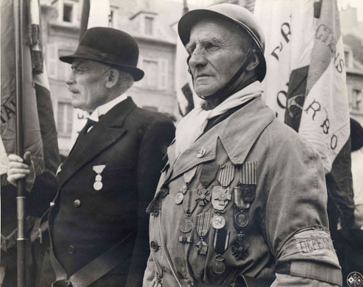 Fotos De Normandía De 1944 Veteranos condecorados el 14 de julio de 1944.