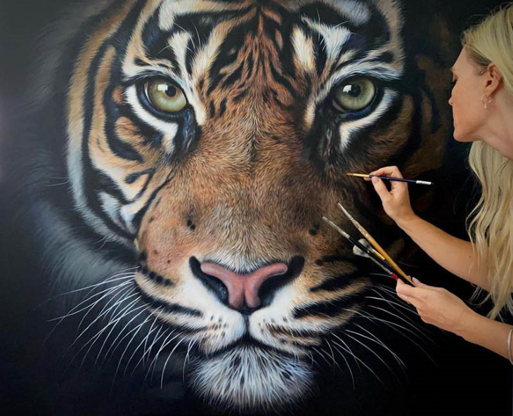 Pinturas Acrílicas De Grandes Felinos Artista pintando un tigre