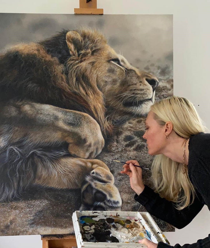 Pinturas Acrílicas De Grandes Felinos Artista pintando un león