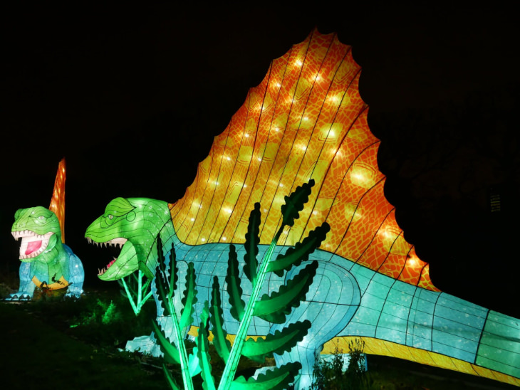 Exhibición De Dinosaurios Inflables Iluminados En París Dinosaurio