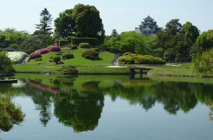 Hermosos jardines: Islas del Jardín Kōraku-en, arbustos