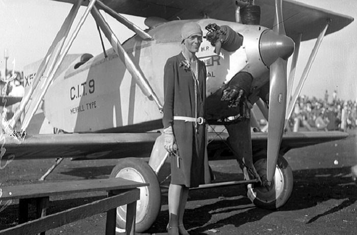 Amelia Earhart,  novelista y primer piloto mujer en cruzar el Atlántico