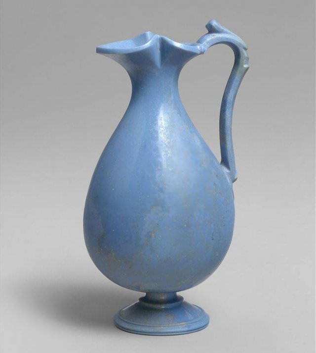 Objetos Históricos Antiguos Bien Conservados frasco de vidrio azul es de la Antigua Roma