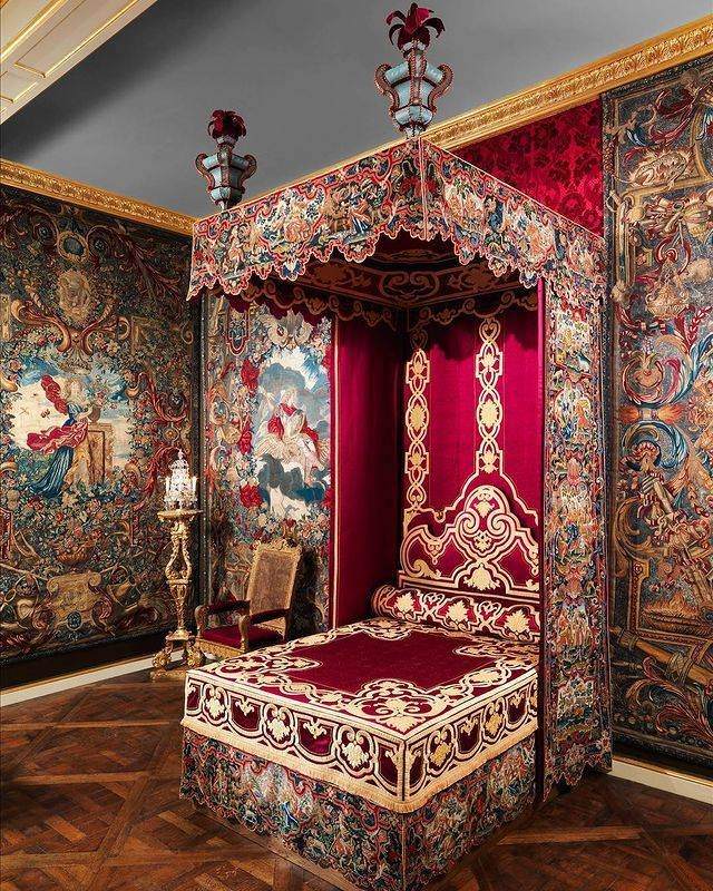 Objetos Históricos Antiguos Bien Conservados La cama del rey Luis XIV, el Rey Sol