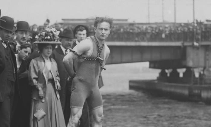 Houdini en un truco de magia de escape 