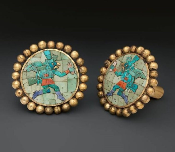 Objetos Históricos Antiguos Bien Conservados Un par de orejeras perfectamente conservadas