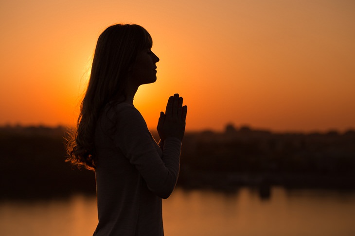 Practice Gratitude Meditation, woman meditating