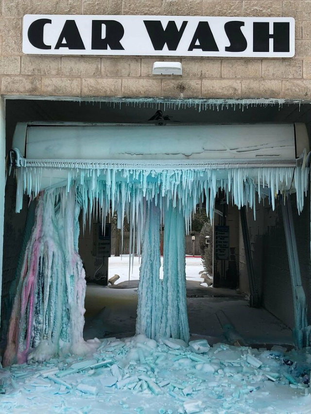 15. ¡Este túnel de lavado está completamente congelado!