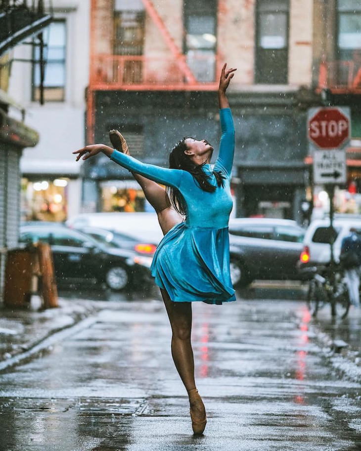 Fotografías Ballet En Las Calles De Nueva York Bailarina bajo la lluvia