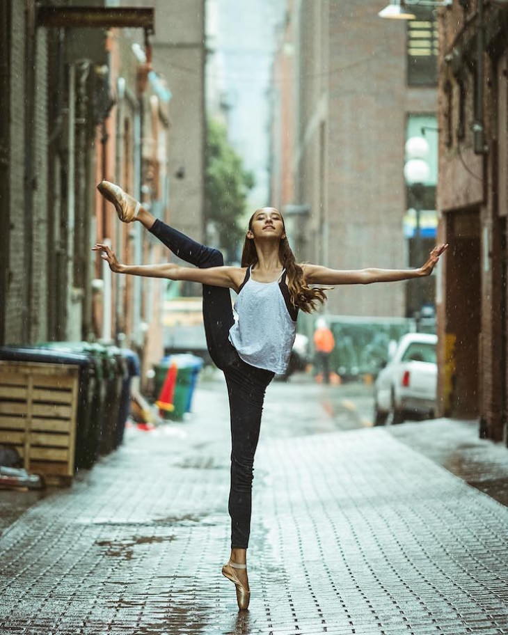 Fotografías Ballet En Las Calles De Nueva York Bailarina en callejón