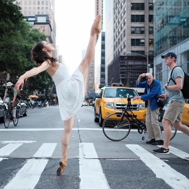 Fotografías Ballet En Las Calles De Nueva York Bailarina en pase peatonal