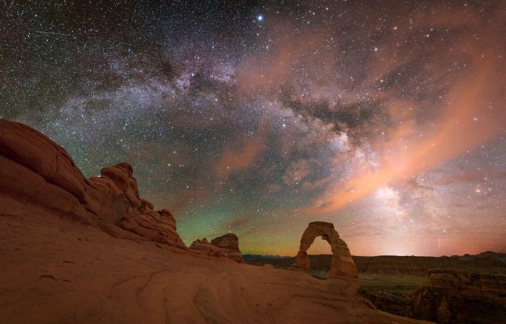 Belleza De La Naturaleza  Los cielos nocturnos de Utah ofrecen un panorama único de la Vía Láctea.
