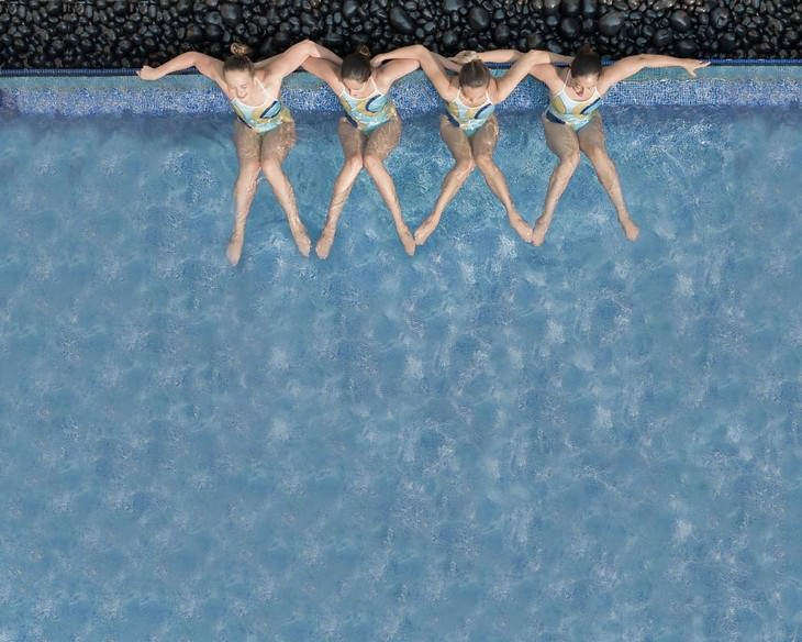 Fotos aéreas de Brad Walls nadadoras descansando