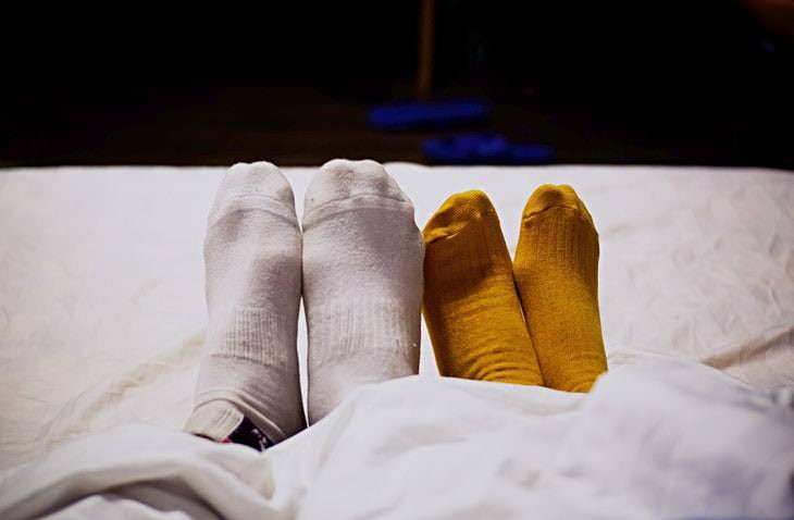 Habitos Raros Que Son Buenos Para La Salud Dormir con calcetines