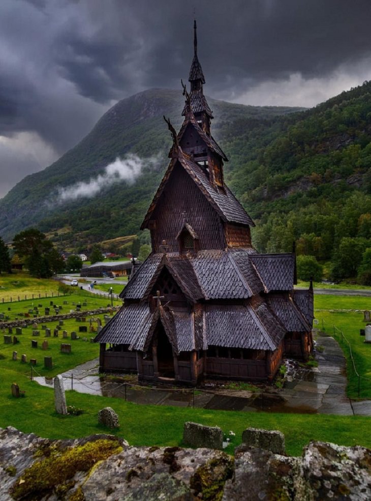 Fotos Que Parecen Sacadas De Cuentos De Hadas Iglesia de madera de Borgund, Noruega. ¡Fue construida sin clavos!