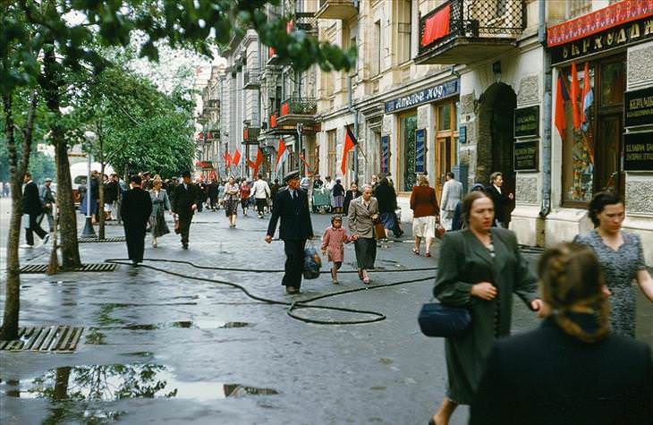 Fotos Inéditas De La Unión Soviética Una calle en el centro de Kiev, Ucrania