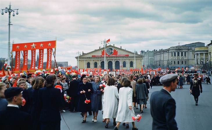 Fotos Inéditas De La Unión Soviética Un desfile en el centro de Moscú