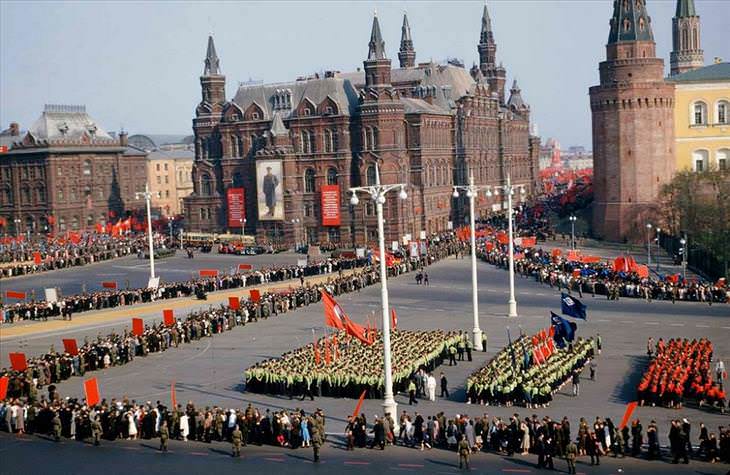 Fotos Inéditas De La Unión Soviética  Un desfile bajo los muros del Kremlin