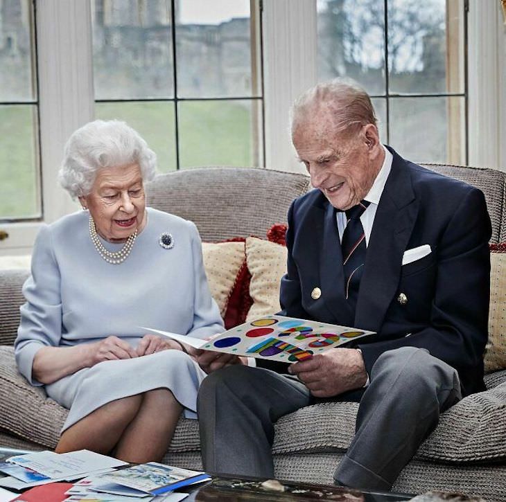 12 Fotos Para Recordar y Honrar La Memoria Del Príncipe Felipe El último aniversario juntos: esta imagen se ha publicado para conmemorar el 73 aniversario de bodas de la reina y el duque de Edimburgo