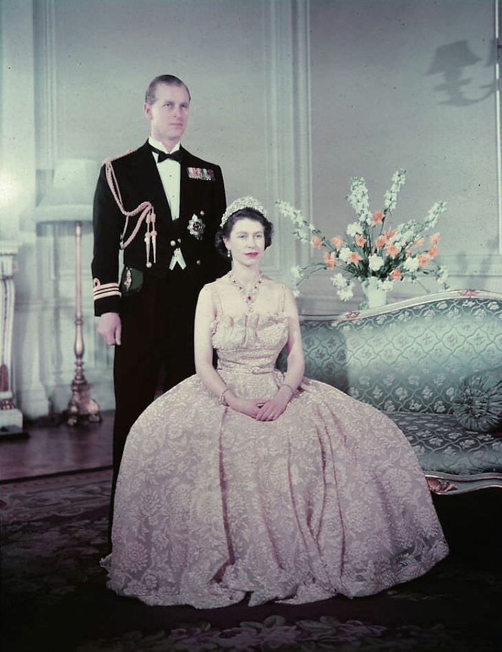 12 Fotos Para Recordar y Honrar La Memoria Del Príncipe Felipe La reina Isabel II y el príncipe Felipe se vistieron de gala para una ocasión, 1950