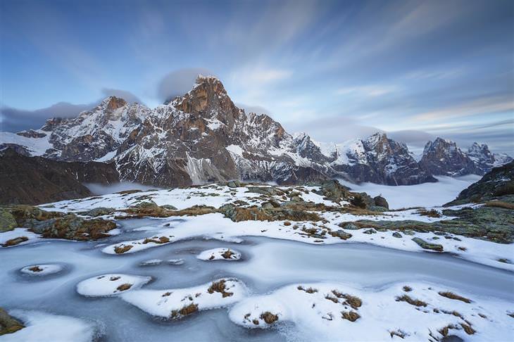 Fotos Ganadoras Premios De La Naturaleza Ganador de paisajes y entornos del planeta Tierra: "El espíritu del hielo" de Alessandro Gruzza (Italia)