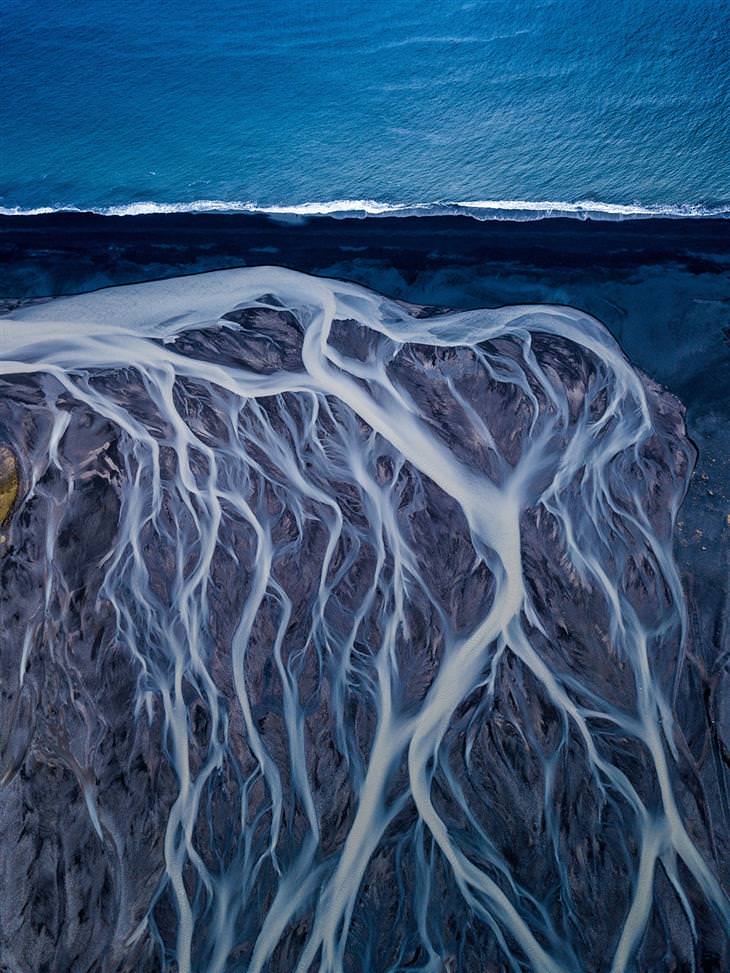 Fotos Ganadoras Premios De La Naturaleza Ganador de arte natural  "Las venas del glaciar" de Dipanjan Pal (India)