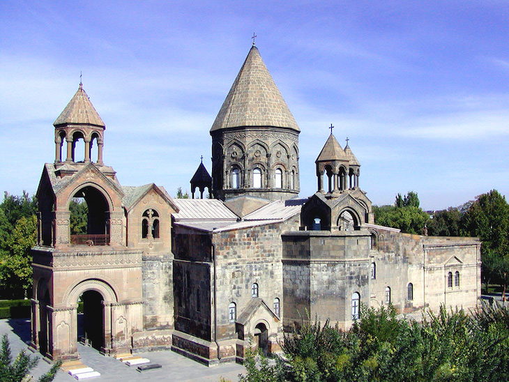  3. Catedral de Etchmiadzin, Vagharshapat, Armenia - 301-303 d. C.
